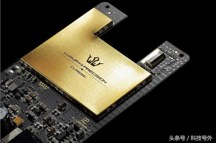 2.4寸屏+64GB+花梨木外壳，比iPhone7还逼格