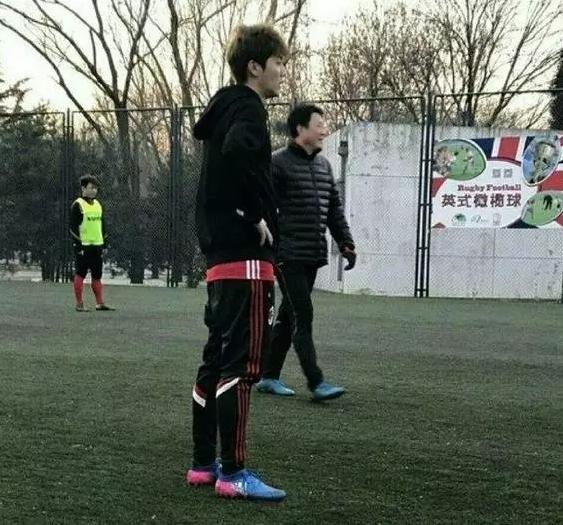 鹿晗被路人偶遇的视频,鹿晗早期被路人偶遇