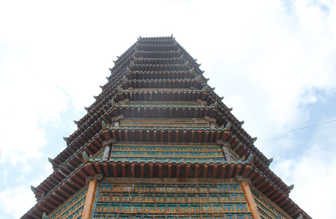 五台山千年木塔,五台山最华丽的宝塔