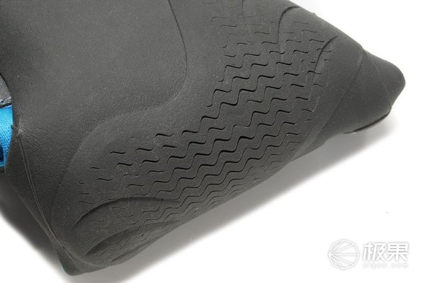 你从不注意的鞋底花纹,却成了乔丹科比封神的“秘密”