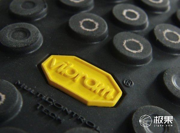 你从不注意的鞋底花纹，却成了乔丹科比封神的“秘密”