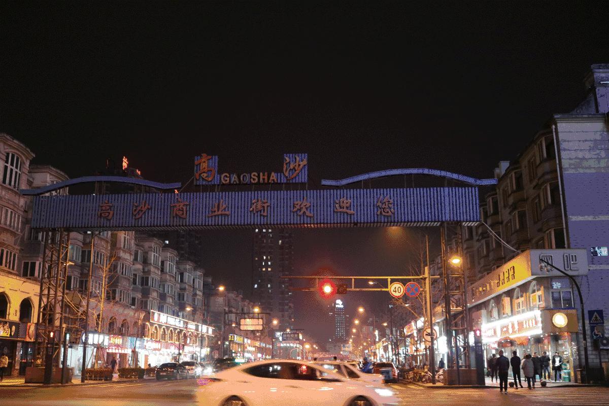 想走在有酒有肉的下沙街道，回忆无忧无虑的大学时光