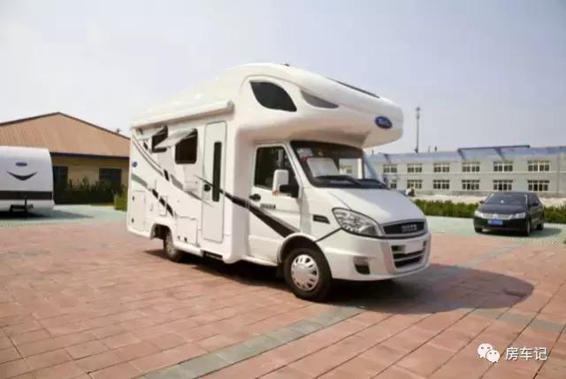 轻卡房车对比c型房车,大通房车c型单拓展房车