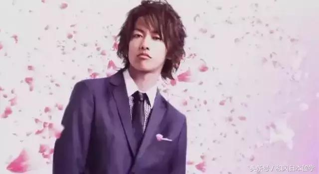 佐藤健生活中究竟是个什么样的人,佐藤健被评为最想拥有的容貌之一