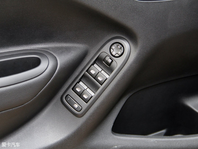 标致3012016款1.6l自动尊崇版,中期改款大变样