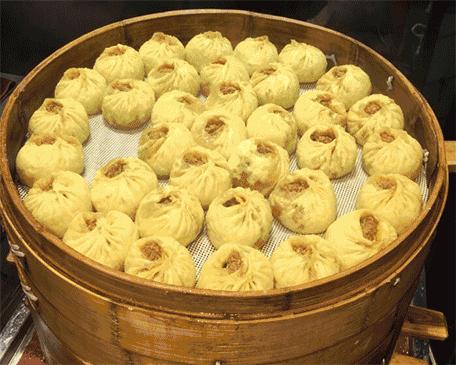 想走在有酒有肉的下沙街道，回忆无忧无虑的大学时光