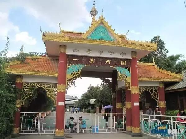 泼水节云南德宏游客视角,德宏泼水节孔雀舞申报吉尼斯纪录