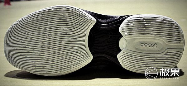 你从不注意的鞋底花纹,却成了乔丹科比封神的“秘密”