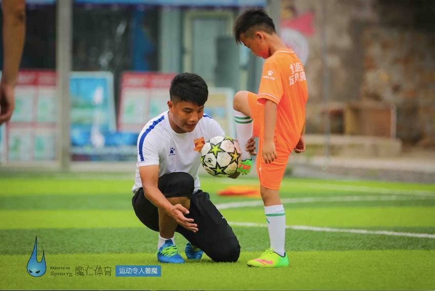 新闻图报｜北京七中与启拓足球俱乐部签订长期战略合作