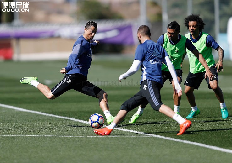 皇马阿迪达斯黑色,皇马群星最新配色