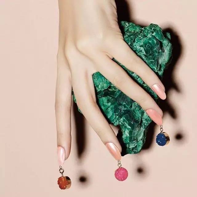 现在最流行美甲款式,2020美甲流行款式视频