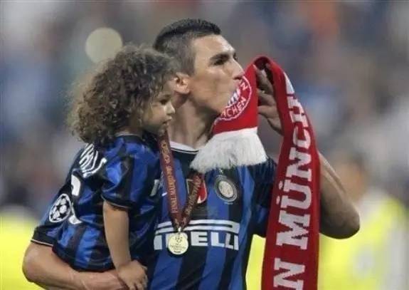 当男友是足球迷,当你男朋友是个足球迷的时候