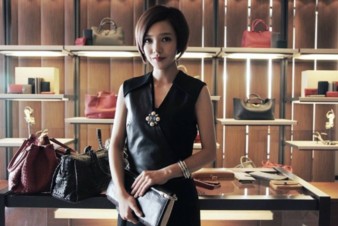 身边有像顾里一样的朋友,有个很有钱的异性朋友