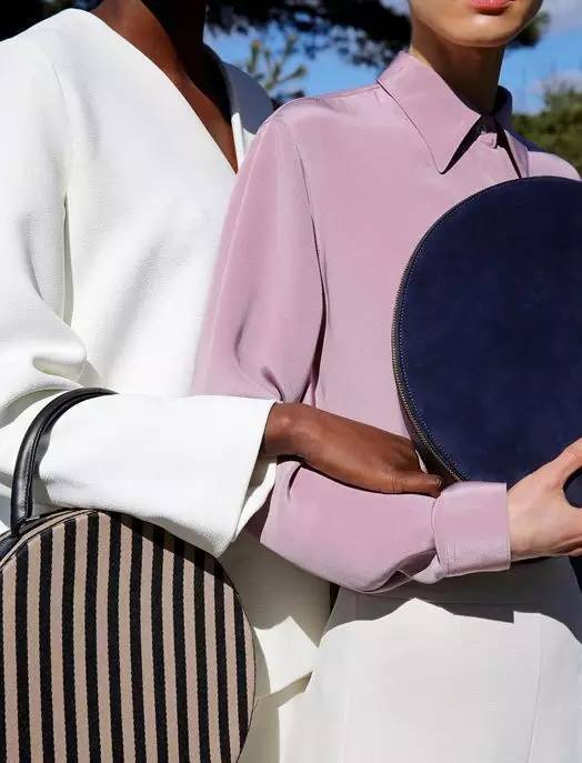 又便宜又大空间实用的双肩包,几百左右好看的大牌双肩包