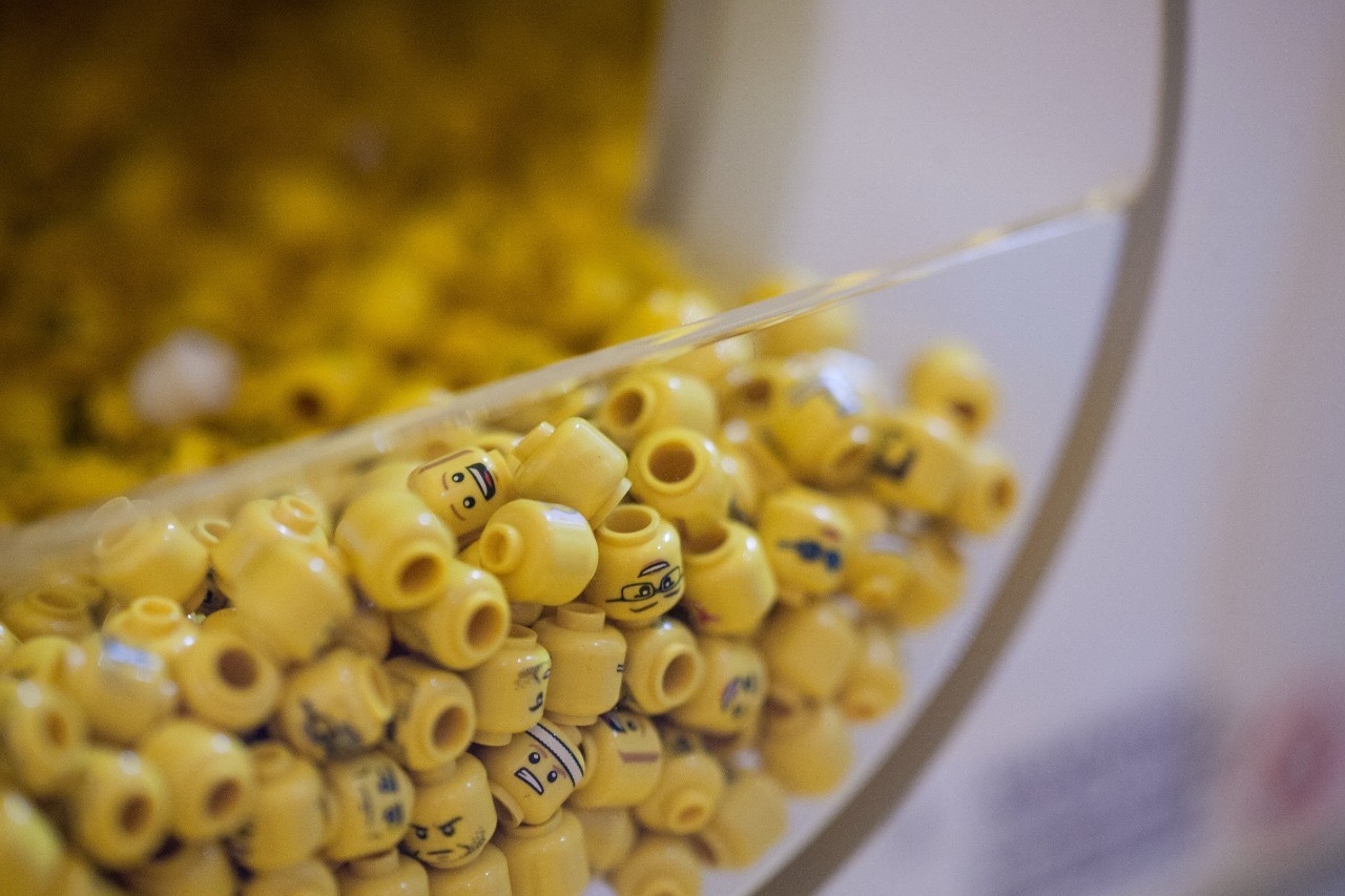 魔都开了大陆首家乐高授权专卖店,积木迷们都疯了!小申手把手,教你怎么买