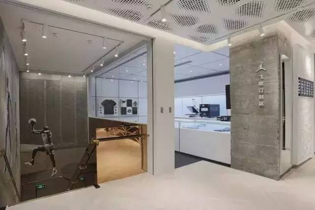 娼潵娼叮鏈嶉グ,娼潵娼叮绮惧搧绔ヨ姗辩獥