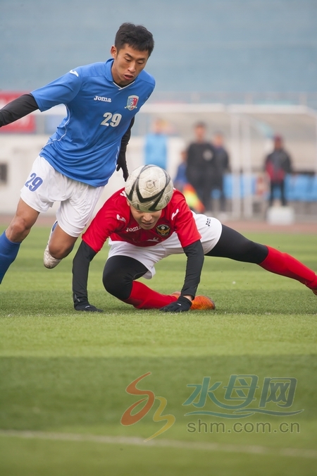 拿三分我们是认真的!烟台足球联赛上演多场大*杀屠**