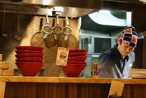 把拉面卖到上市,河原成美还要将之做成“拉面界的星巴克”