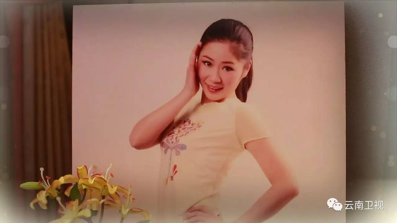 被罚跪键盘的女生,侦探汤姆被女友罚跪键盘