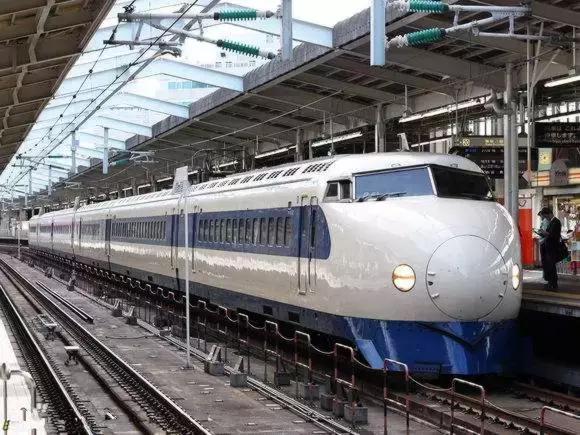 日本的高铁列车的样子,日本的高铁