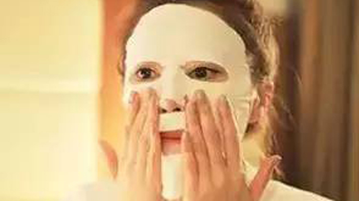 敷完面膜要洗掉再化妆吗,敷完面膜到底需不需要洗脸