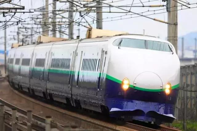 日本的高铁列车的样子,日本的高铁