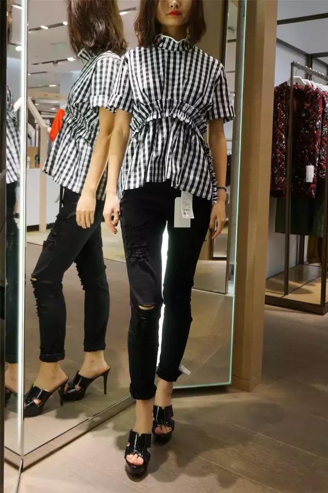 不敢去大牌店试衣服的年轻姑娘，可能永远不知道自己有多美