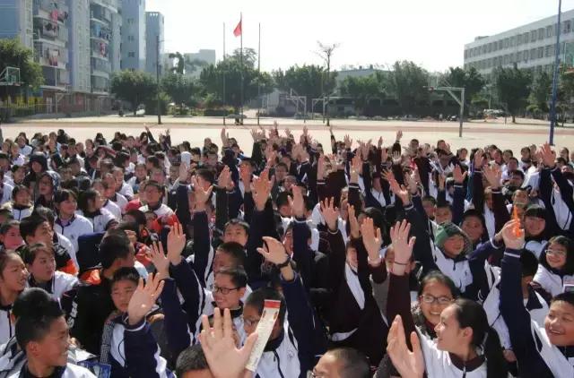 平潭岚华中学首期“李阳疯狂英语”国际英语周开启！