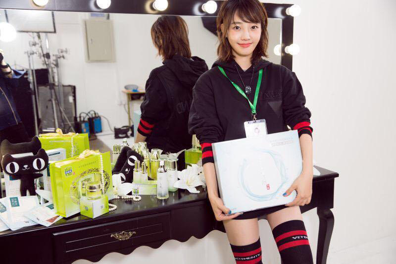 像你爱豆这样为Vetements痴狂