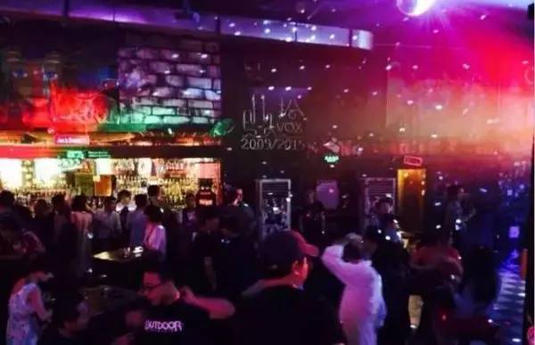 国足与酒,都是孤独而倔强的存在