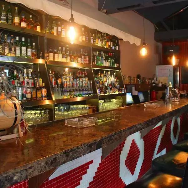 国足与酒,都是孤独而倔强的存在