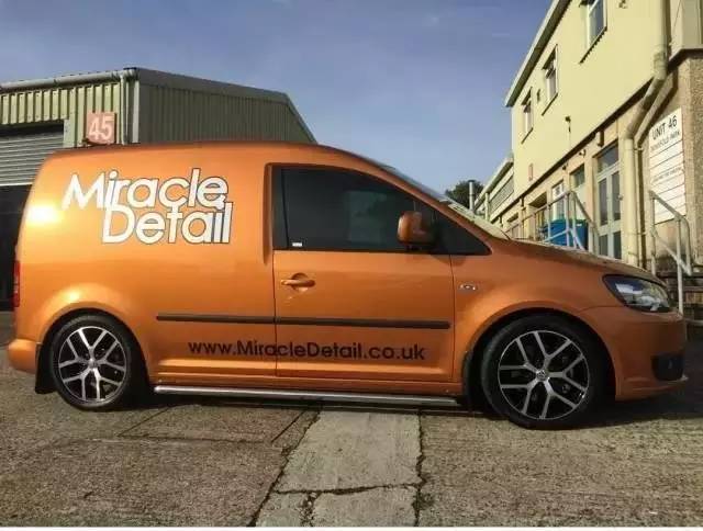 就算你月薪5万又怎样，在这儿也只够洗次车