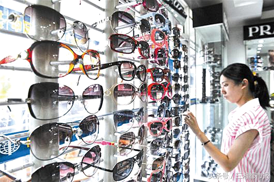 一副2000多近视眼镜的成本多少钱,一副眼镜成本大概多少钱