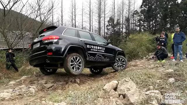大切诺基算豪车吗,大切诺基算是硬派越野吗