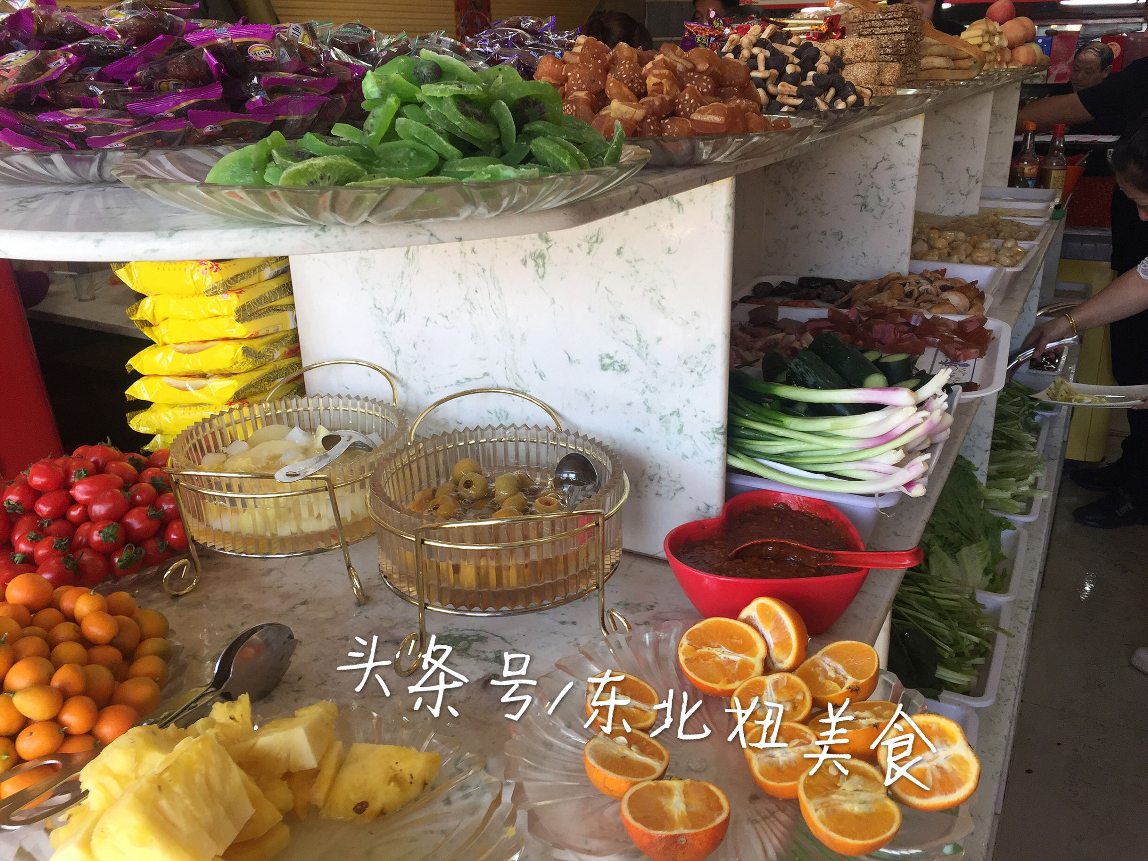 吃自助没吃多少就很撑,吃自助火锅没吃几口就饱了