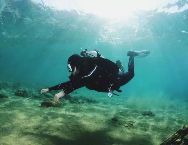 潜水导致耳朵疼是怎么回事,潜水怎么克服耳朵疼