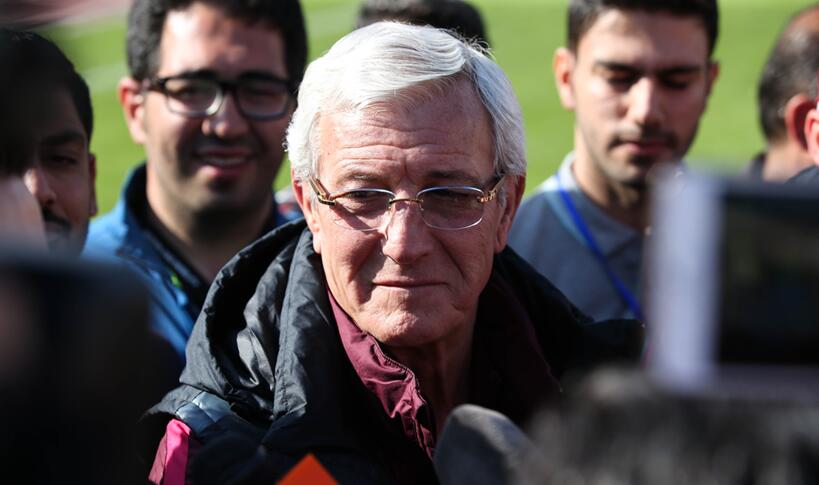 攻势足球冒险抢三分or五后卫战术守一分？选择权交给里皮！