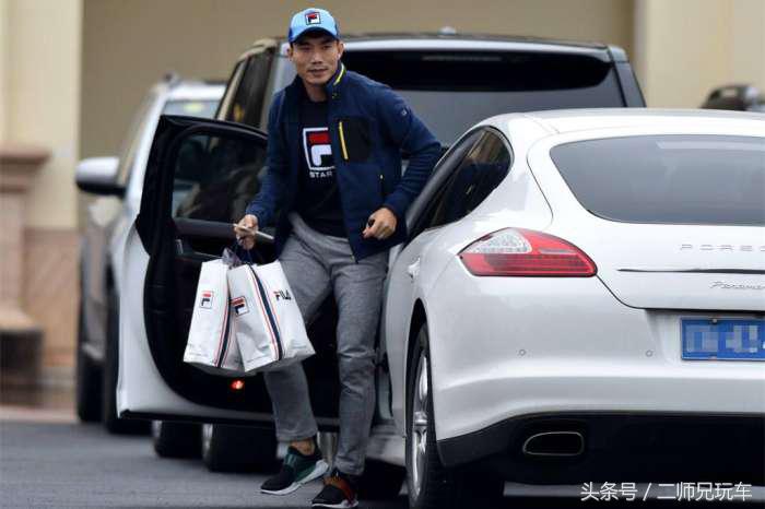 八大国脚座驾盘点，保时捷最受钟爱，于大宝居然开挖掘机？