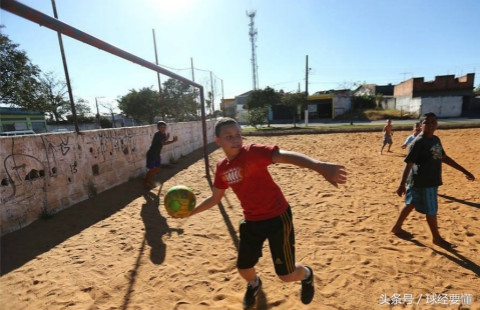 这个德国人诉说无奈遭抬杠，他道出了中国足球上不去的真实原因？