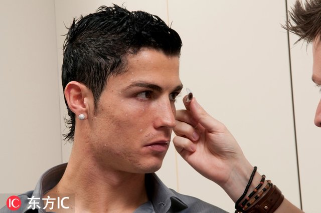 c罗蜡像在纽约揭幕全过程,c罗最逼真的蜡像