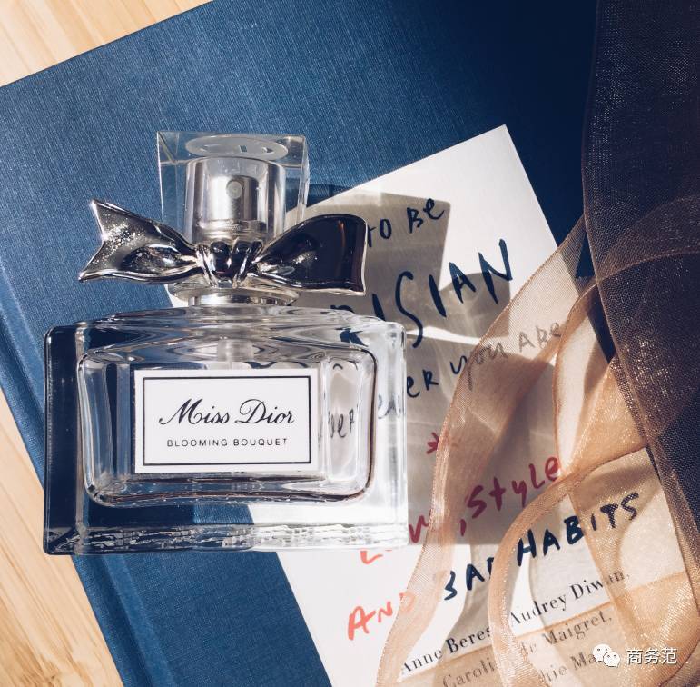 我给3个直男闻了16瓶香水，结果