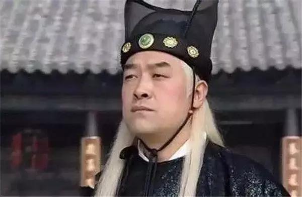 毕业于上戏，影剧音三栖发展，亦正亦邪，被誉为天下第一太监