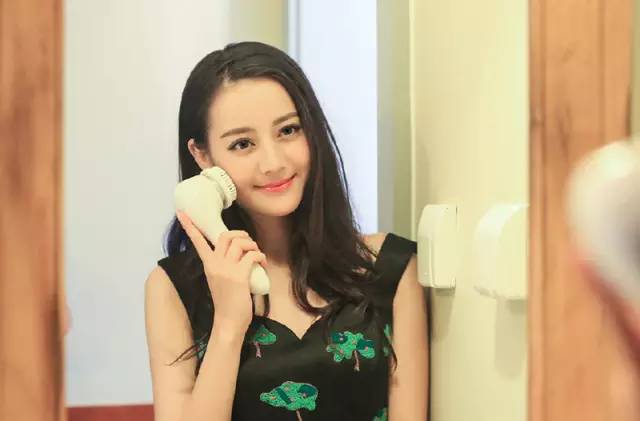 景甜皮肤屏障修护保湿,美容做什么护理可以提亮皮肤