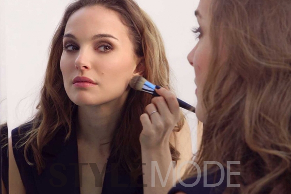 dior化妆品为啥在法国定价高,dior奇怪的产品