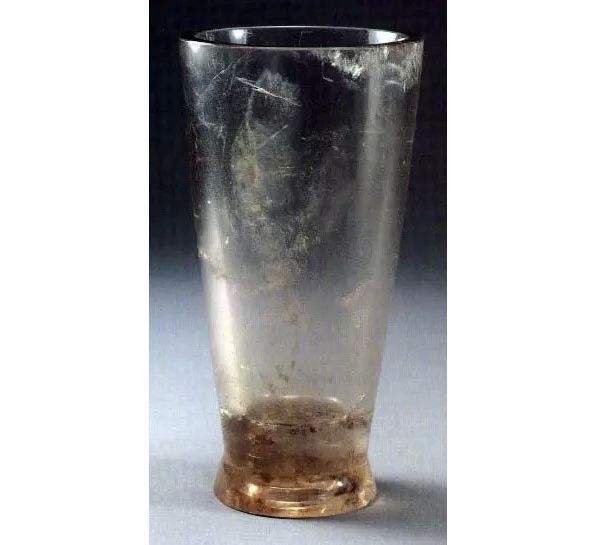 2000年前的古墓挖出玻璃杯,汉代墓出土水晶杯