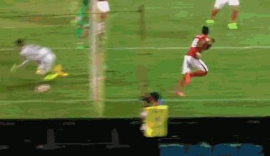 足球史上十大经典假摔,笑到抽筋的踢球视频