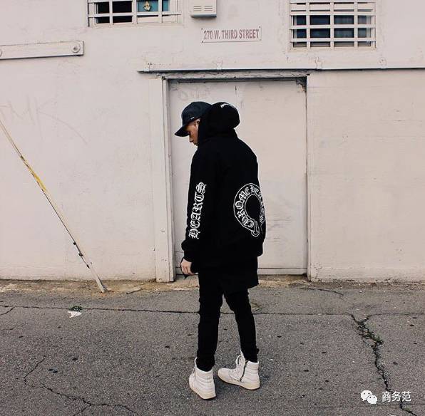 他家的银饰比金贵，却总有人想要挂几斤