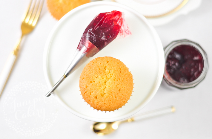 怎么在纸杯蛋糕里加馅,纸杯蛋糕怎么注入奶油