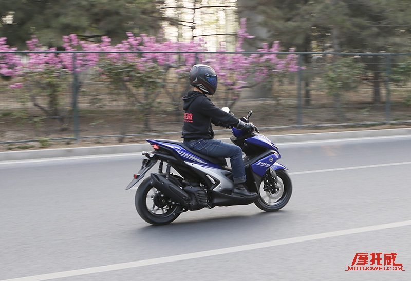 nvx155雅马哈踏板,雅马哈nvx155试驾