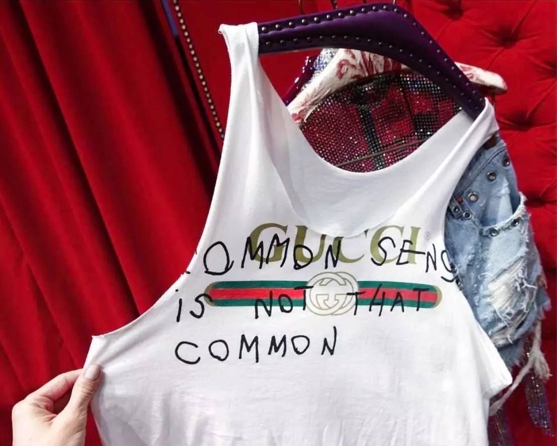 度假穿什么衣服最随性 (悠闲度假穿什么衣服)